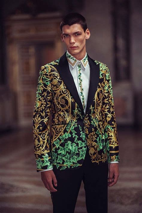 trajes de versace hombre|Prendas de lujo para hombre .